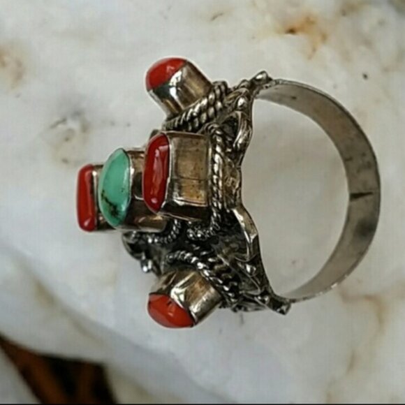 REAL VINTAGE SILVER TORQUISE AND CORAL STATMENT RING - Picture 5 of 6